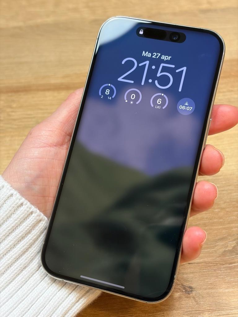 iPhone 15 Pro 128GB Natural Titanium + Hoesjes, Ophalen of Verzenden, 87 %, Zonder simlock, Grijs