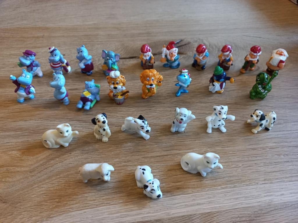 Ferrero verrassingseieren figuren kabouters nijlpaarden enz, Ophalen of Verzenden, Zo goed als nieuw, Hardplasticfiguren