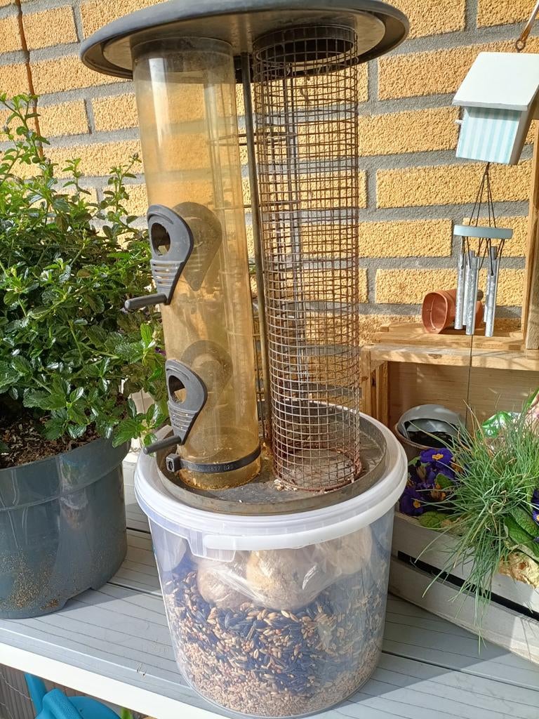 Vogelvoerhuisje trio, voer en vetbollen, Ophalen of Verzenden, Gebruikt