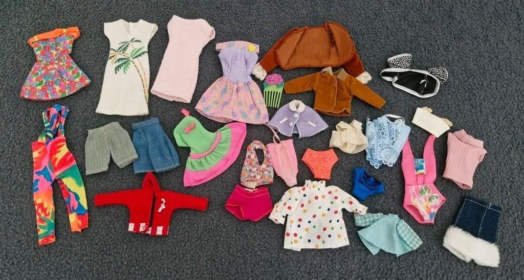 Barbie kleertjes incl. verzendkosten., Kinderen en Baby's, Speelgoed | Poppen, Ophalen of Verzenden, Zo goed als nieuw, Barbie