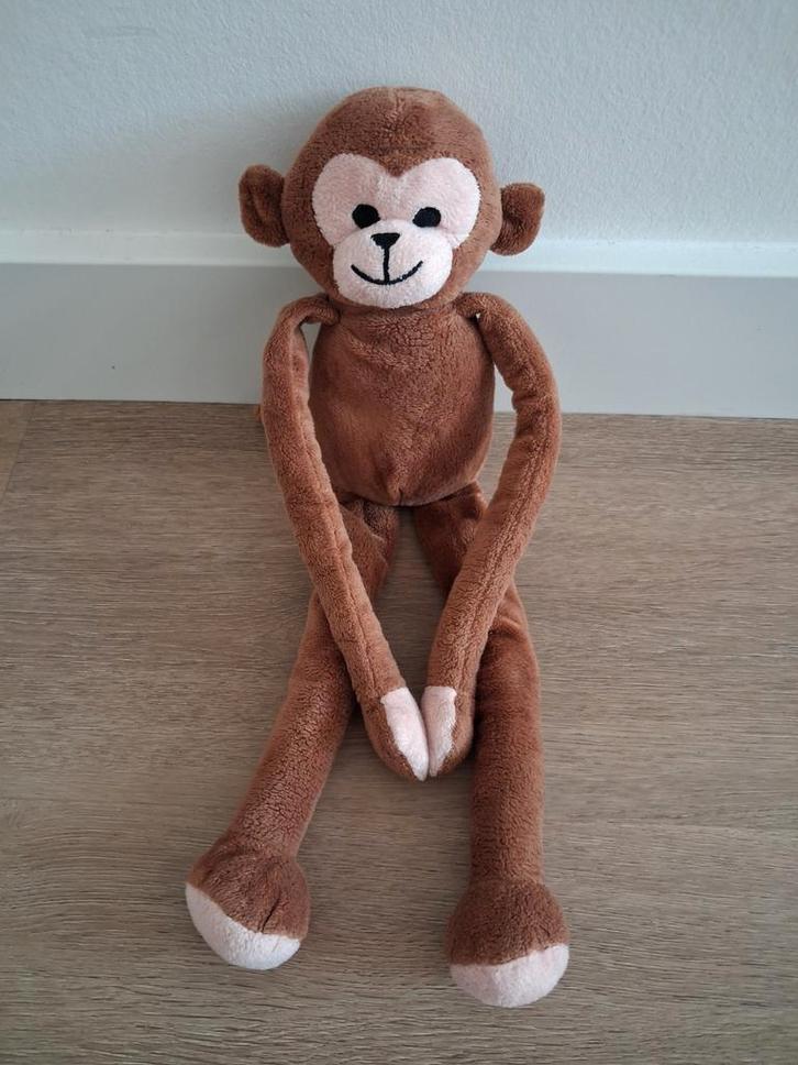 Knuffel aap Hema lange benen magneten L1137, Kinderen en Baby's, Speelgoed | Knuffels en Pluche, Zo goed als nieuw, Overige typen