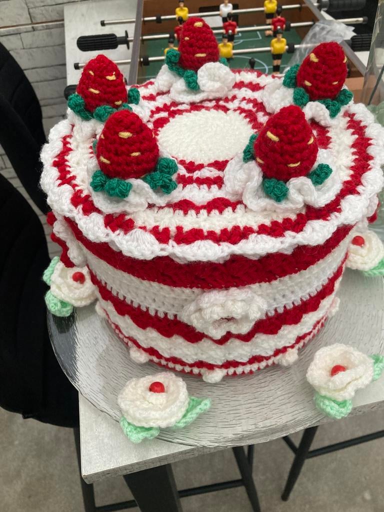 Gehaakte taart, leuk voor een feestje, verjaardag etc, Ophalen of Verzenden, Nieuw, Versiering, Verjaardag