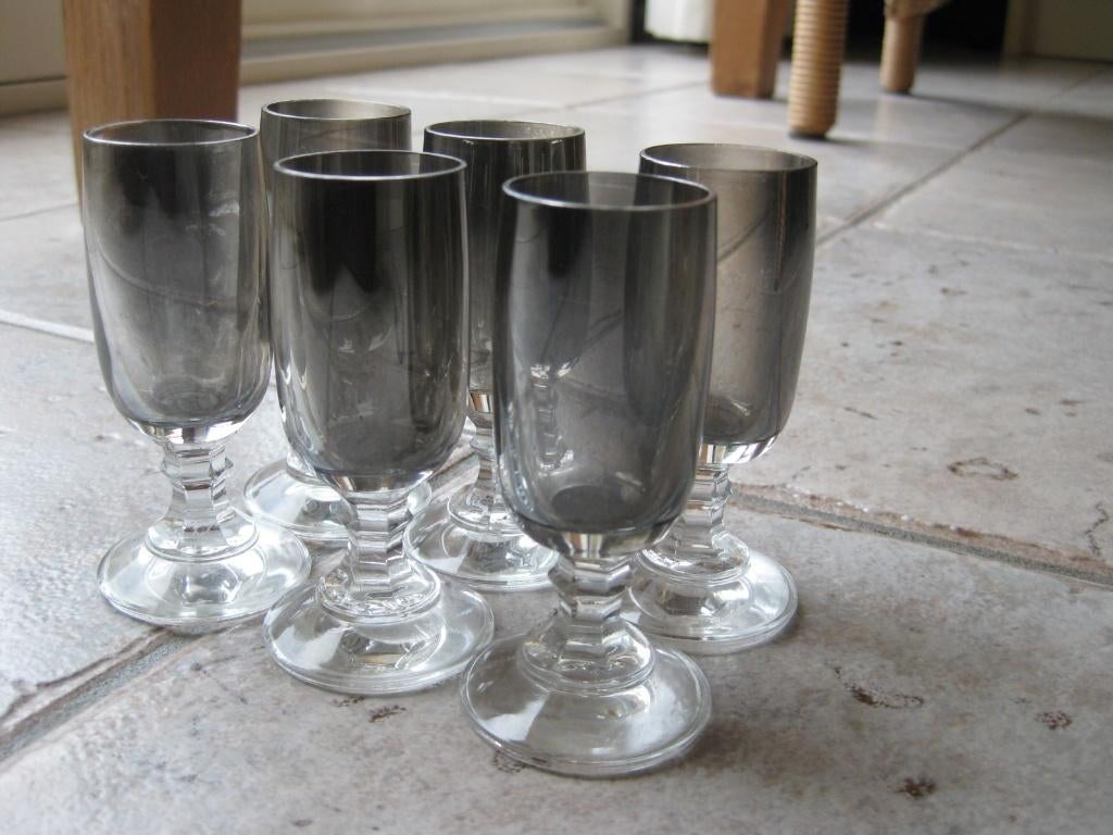 6 glazen borrelglaasjes [9 cm. hoog], Ophalen of Verzenden, Zo goed als nieuw, Borrel- of Shotglas