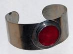 Vintage metalen armband met kunststof rode steen, Gebruikt, Staal, Ophalen of Verzenden, Nvt