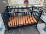Coming kids zwarte ledikant + matras, Kinderen en Baby's, Ophalen, Zo goed als nieuw, Ledikant