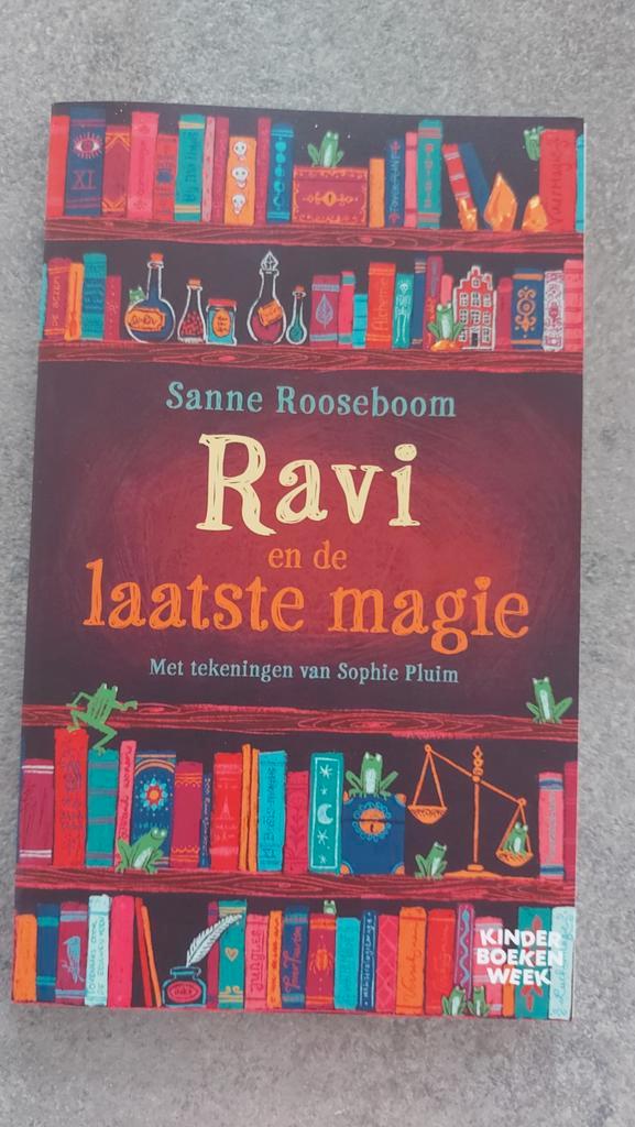 Nieuw: kinderboekenweekgeschenk Ravi en de laatste magie, Boeken, Boekenweekgeschenken, Nieuw, Ophalen of Verzenden