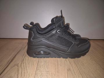 Zwarte Skechers Schoenen beschikbaar voor biedingen