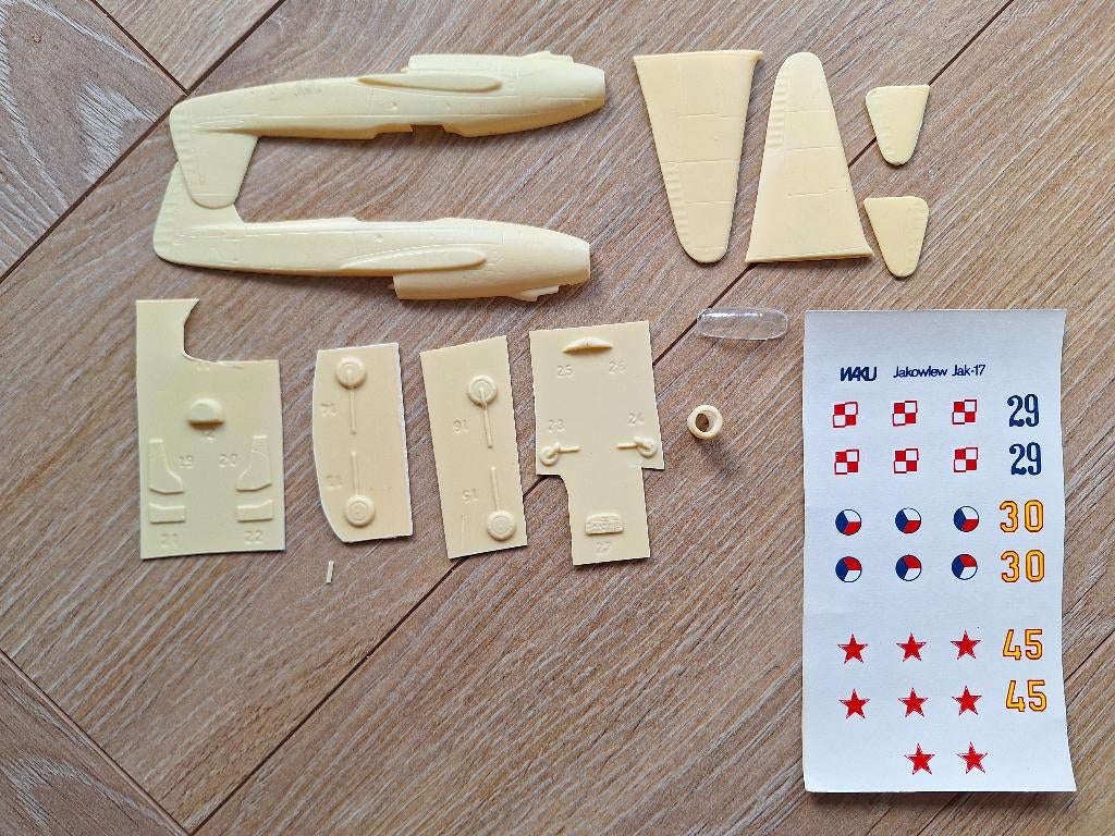 1:72 1/72 Waku Jakowlew Jak-17, Hobby en Vrije tijd, Overige merken, 1:72 tot 1:144, Ophalen of Verzenden, Zo goed als nieuw