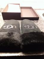 Ugg Handschoenen. S/M, Ophalen of Verzenden, Zo goed als nieuw, Handschoenen