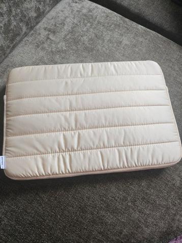 puffy laptop sleeve 13 14inch beschikbaar voor biedingen