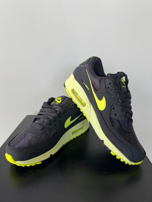 NIEUW Nike Air Max 38,5 Dark Smoke Grey Volt - Barely Volt., Kleding | Dames, Schoenen, Nieuw, Sneakers of Gympen, Zwart, Ophalen of Verzenden