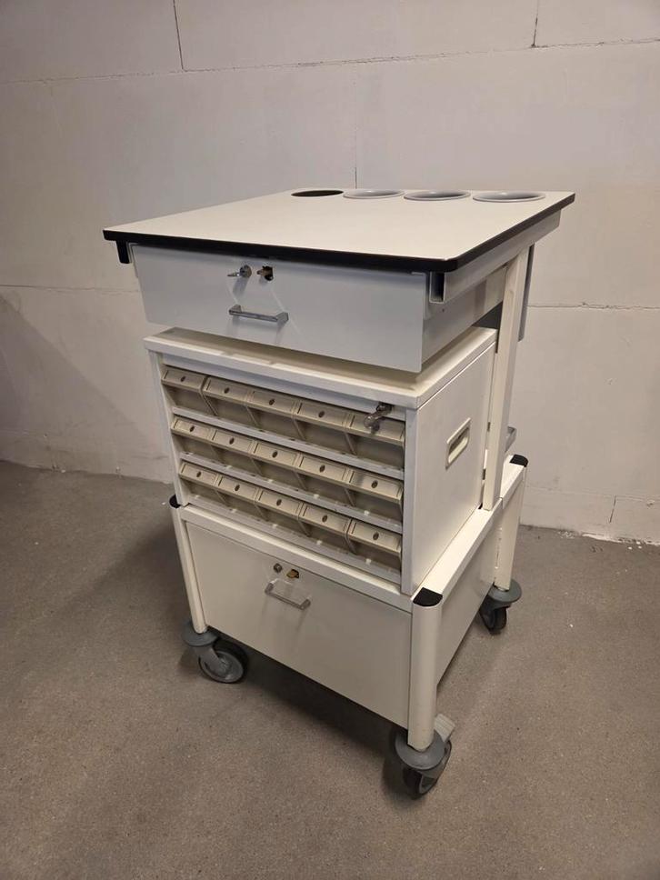 Medicijnkar / medicijn wagen 15 kleine lades, Diversen, Verpleegmiddelen, Gebruikt, Ophalen