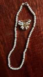 Leuk kunststof parelkettinkje en vlinderbroche., Ophalen of Verzenden, Zo goed als nieuw