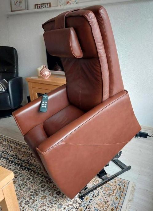 Comfortabele sta op stoel Prominent leer 1 jaar oud ZGAN, Huis en Inrichting, Fauteuils, Zo goed als nieuw, Leer, Ophalen