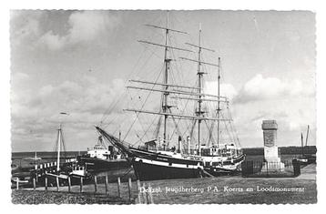 975006 Delfzijl Jeugdherberg PA Koerst Driemastbark 1957 gel beschikbaar voor biedingen