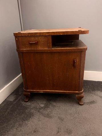 Art deco nachtkastje met lade en deur beschikbaar voor biedingen