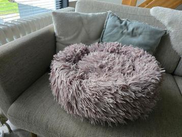 Ronde pluche hondenmand te koop  beschikbaar voor biedingen