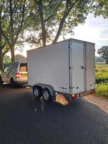 Hapert gesloten aanhanger  beschikbaar voor biedingen