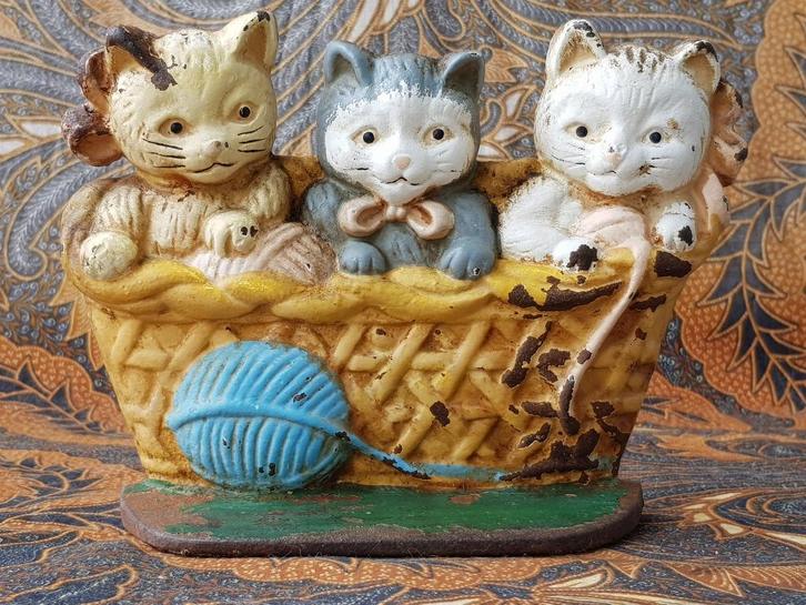 Zware oude deurstopper van ijzer uit Engeland met poezen., Antiek en Kunst, Antiek | Woonaccessoires, Ophalen of Verzenden