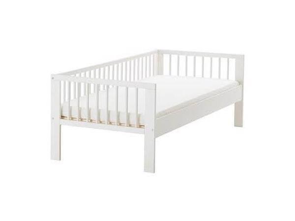 IKEA peuterbed 70x140 met matras, Kinderen en Baby's, Babywiegjes en Ledikanten, Zo goed als nieuw, Overige typen, Ophalen