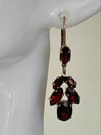 Prachtige 8 karaat geelgouden vintage oorhangers met granaat, Sieraden, Tassen en Uiterlijk, Oorbellen, Ophalen, Zo goed als nieuw