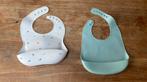 2 siliconen slabbetjes, 1 van Mushie, Ophalen of Verzenden, Zo goed als nieuw, Overige typen