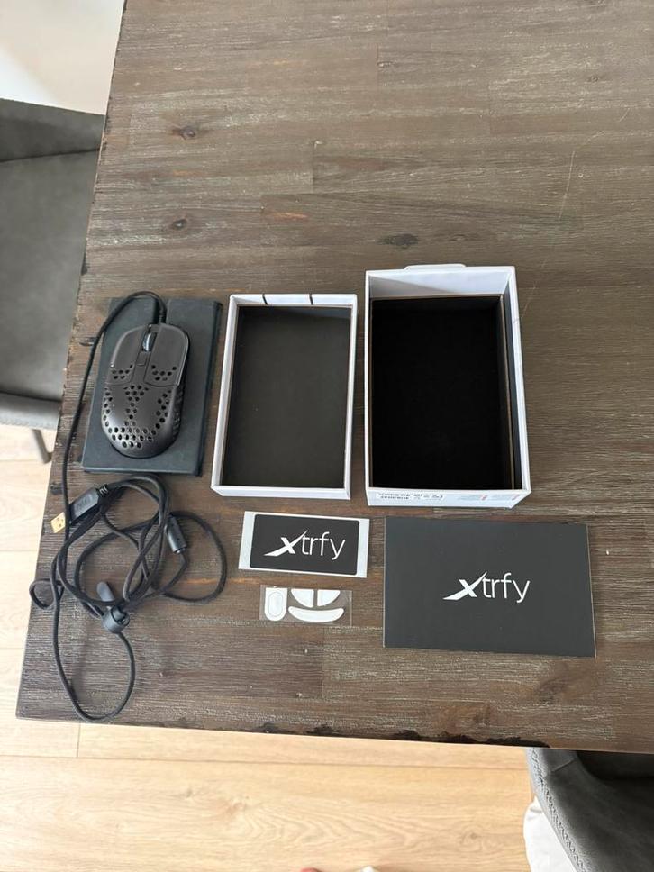 Xtrfy MZ1 Wired Gaming Muis – Black + Extra Mouse Skates, Computers en Software, Muizen, Zo goed als nieuw, Muis, Rechtshandig