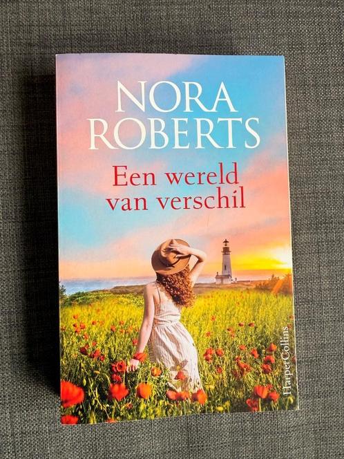 boek roman Nora Roberts - Een wereld van verschil 2 verhalen, Boeken, Romans, Gelezen, Nederland, Ophalen of Verzenden