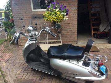 elektrische scooter mooi model in goede staat beschikbaar voor biedingen