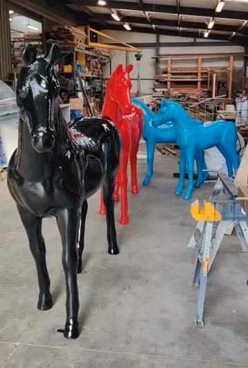 Beeld decoratie paard in elke kleur