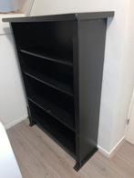 Zwart massief houten boekenkastje, Ophalen, Zo goed als nieuw, 25 tot 50 cm, 100 tot 150 cm