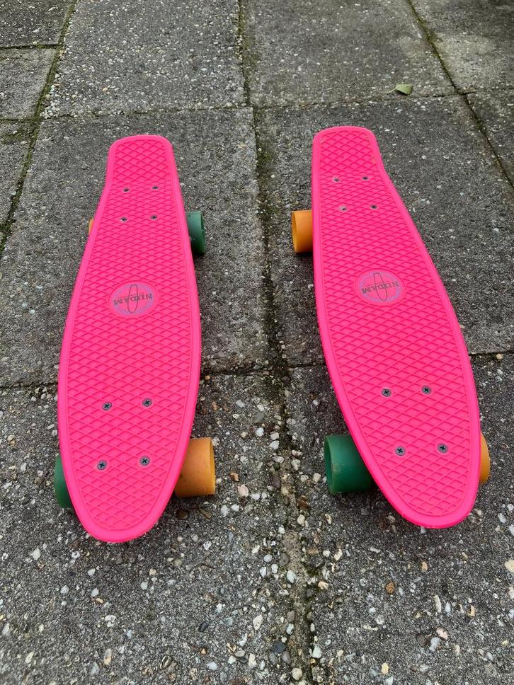 Twee roze skateboard pennyboard tweeling, Sport en Fitness, Skateboarden, Zo goed als nieuw, Skateboard, Ophalen