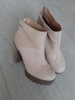 Schoenen, Beige, Ophalen of Verzenden, Zo goed als nieuw, Schoenen met hoge hakken