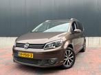 Volkswagen Touran 1.4 TSI Highline 7p / Navi / Cruise / Airc, Voorwielaandrijving, Euro 5, Zwart, 4 cilinders