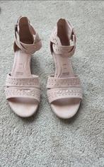 Lichtroze Pumps met Gouden Vlecht Detail, Kleding | Dames, Schoenen, Pumps, Easy Street, Ophalen of Verzenden, Zo goed als nieuw