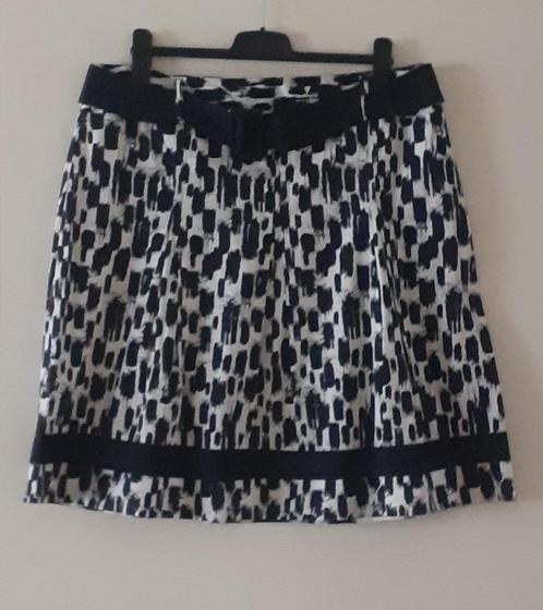 Nieuwe zwart witte plooirok, 100 % katoen, maat 48., Kleding | Dames, Rokken, Nieuw, Maat 46/48 (XL) of groter, Zwart, Onder de knie