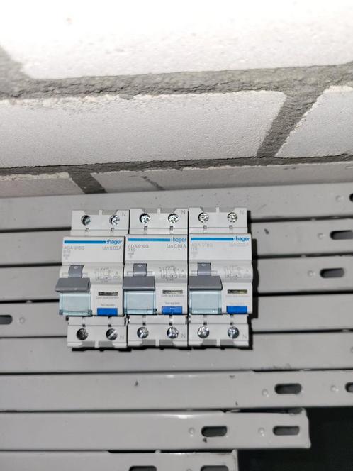 Diverse hager spullen ( gekeurd en getest), Doe-het-zelf en Verbouw, Elektra en Kabels, Zo goed als nieuw, Overige typen, Ophalen of Verzenden