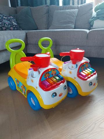 2x Fisher-Price Music Parade Loopauto beschikbaar voor biedingen