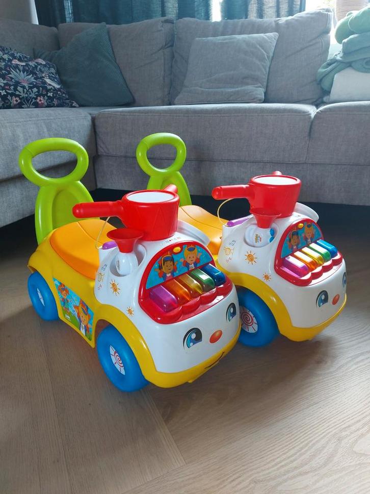 2x Fisher-Price Music Parade Loopauto, Kinderen en Baby's, Speelgoed | Buiten | Voertuigen en Loopfietsen, Zo goed als nieuw, Loopvoertuig