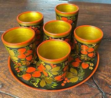 Unieke handgeschilderde Khokhloma set – 6 bekers + dienblad beschikbaar voor biedingen