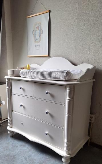 Mooie commode beschikbaar voor biedingen