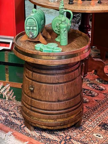 Mooi oud drankkastje bijzettafel whiskey beschikbaar voor biedingen