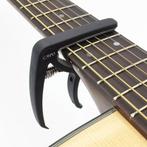 Capo standaard kunststof zwart + bridge pin remover, Nieuw, Elektrische gitaar, Ophalen of Verzenden