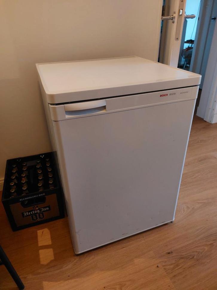 Kleine koelkast - ideaal als bierkoelkast!, Witgoed en Apparatuur, Koelkasten en IJskasten, Gebruikt, Zonder vriesvak, 100 tot 150 liter