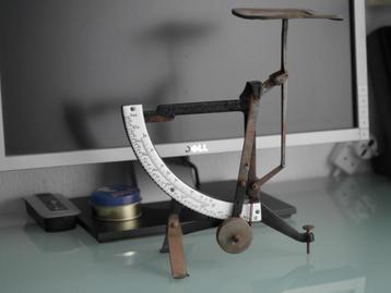 Vintage mechanische brievenweger beschikbaar voor biedingen