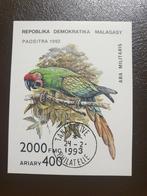 14) papagaai Malagasy, Postzegels en Munten, Ophalen of Verzenden, Gestempeld, Dier of Natuur