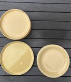 (Gebaks) bordjes geel. 3 soorten. 12 st. €0,50 per stuk., Ophalen of Verzenden, Zo goed als nieuw, Overige stijlen, Bord(en)