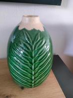 Green leaf textured terracota vase, Huis en Inrichting, Ophalen, Aardewerk of Porselein, Nieuw, Minder dan 50 cm
