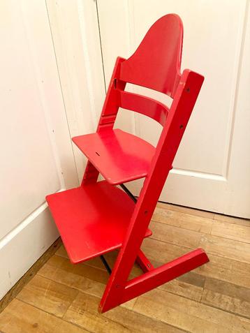 Rode Stokke Tripp Trapp stoel beschikbaar voor biedingen