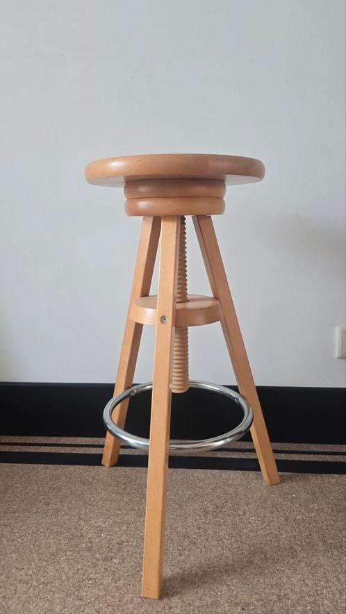 Retro/vintage in hoogte verstelbare kruk, Huis en Inrichting, Krukjes, Zo goed als nieuw, Hout, In hoogte verstelbaar, Ophalen